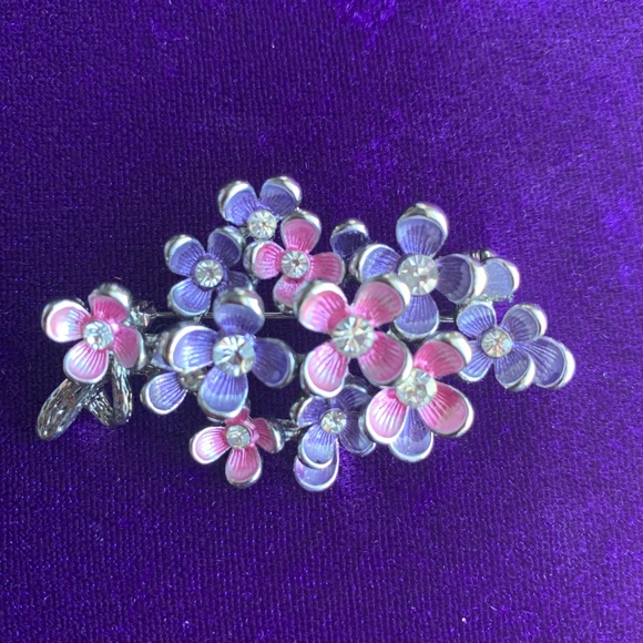 Floral Bouquet Brooch - Picture 5 of 8